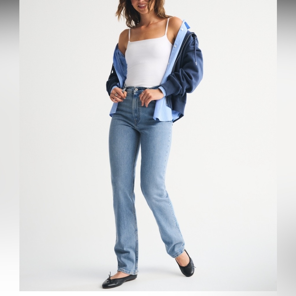 Abercrombie & Fitch '90s Straight Ultra High Rise Jeans - Picture 2 of 8